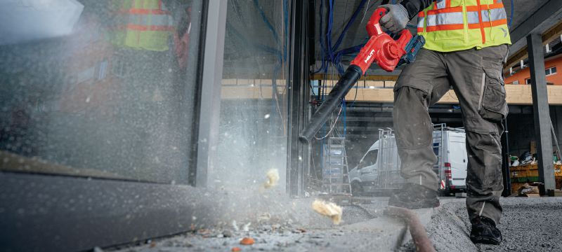 Soprador compacto para estaleiros de obras NBL 4-22 Soprador compacto a bateria para limpar detritos das obras e preparar as superfícies de trabalho (plataforma de baterias Nuron) Aplicações 1